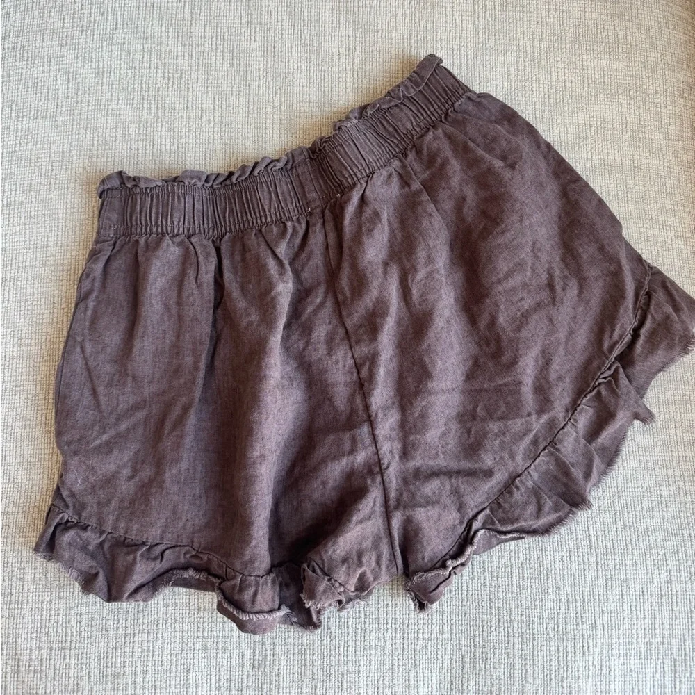 Women's Ruffled Hem Shorts - Brown